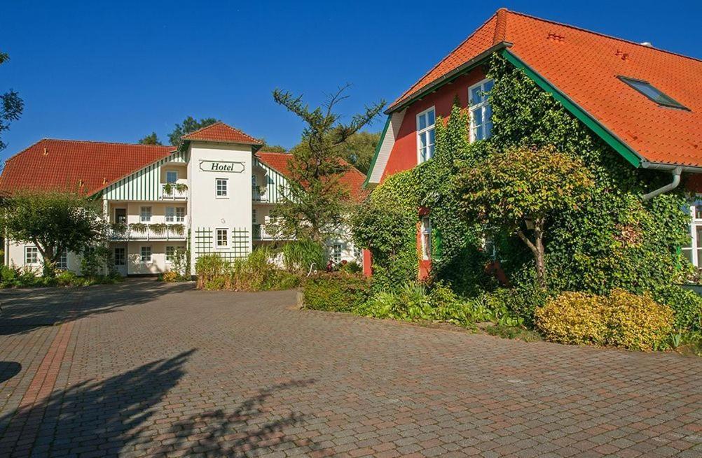 Landgasthof&Hotel Jagdhof Stralsund Exterior foto