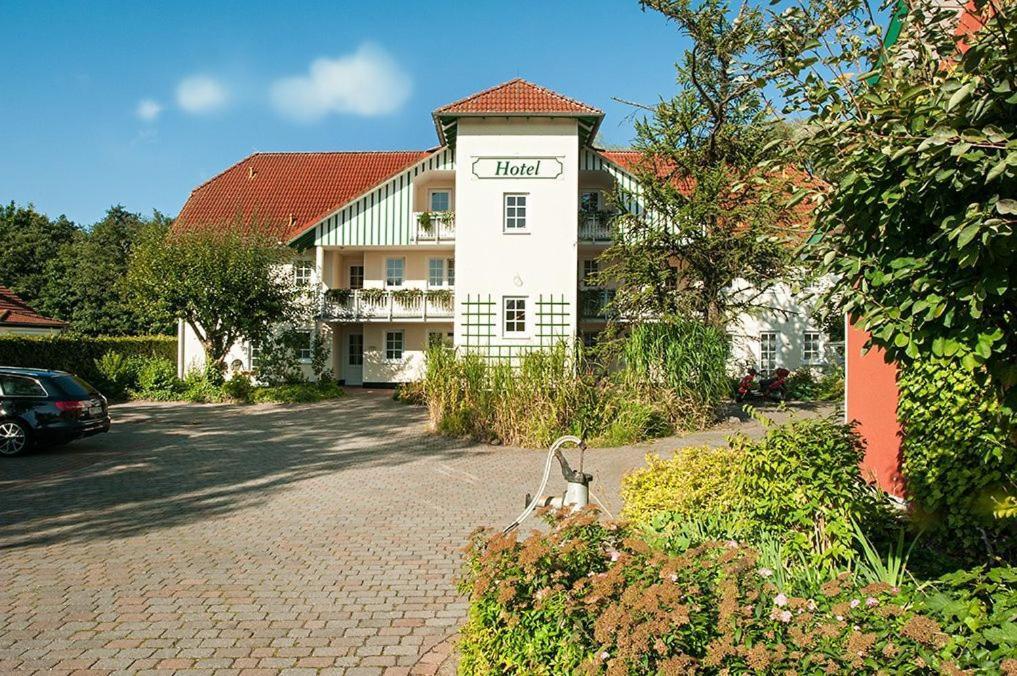 Landgasthof&Hotel Jagdhof Stralsund Exterior foto