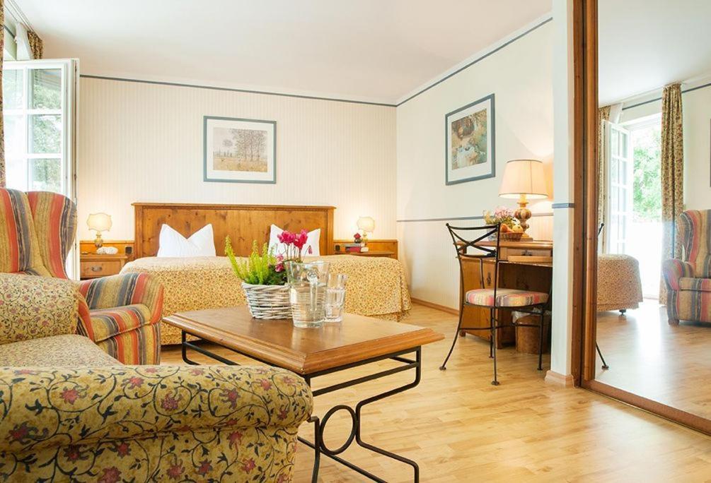 Landgasthof&Hotel Jagdhof Stralsund Zimmer foto