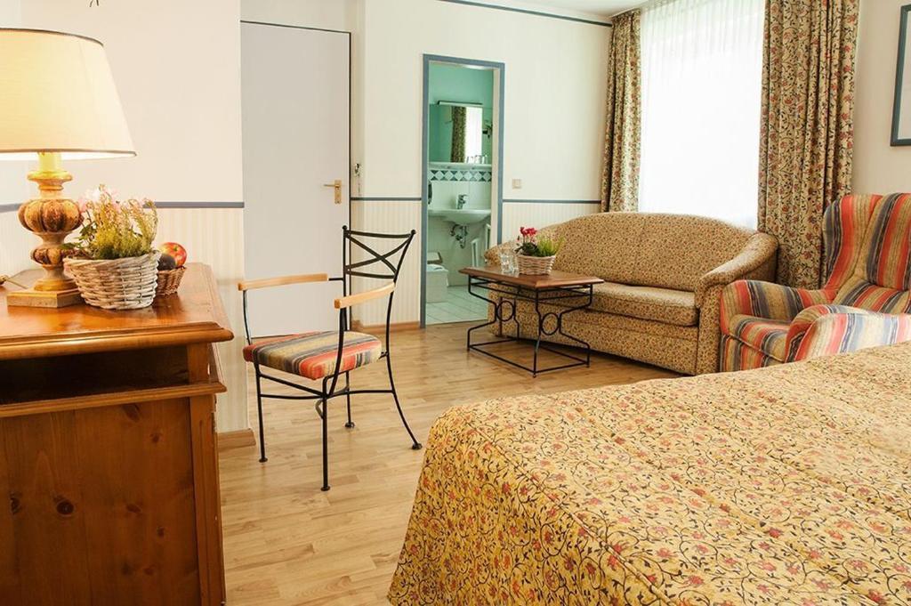 Landgasthof&Hotel Jagdhof Stralsund Zimmer foto