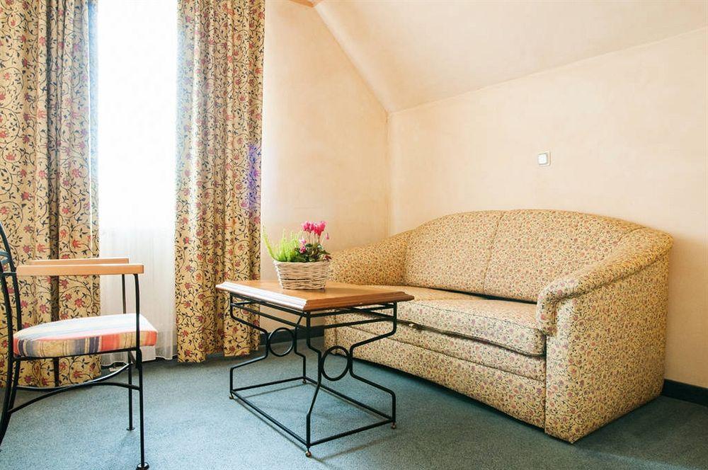 Landgasthof&Hotel Jagdhof Stralsund Exterior foto